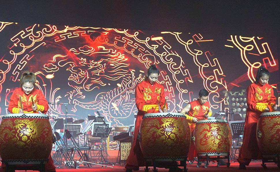 乡村振兴艺术团首场公益文艺演出--开场《鼓 阵》