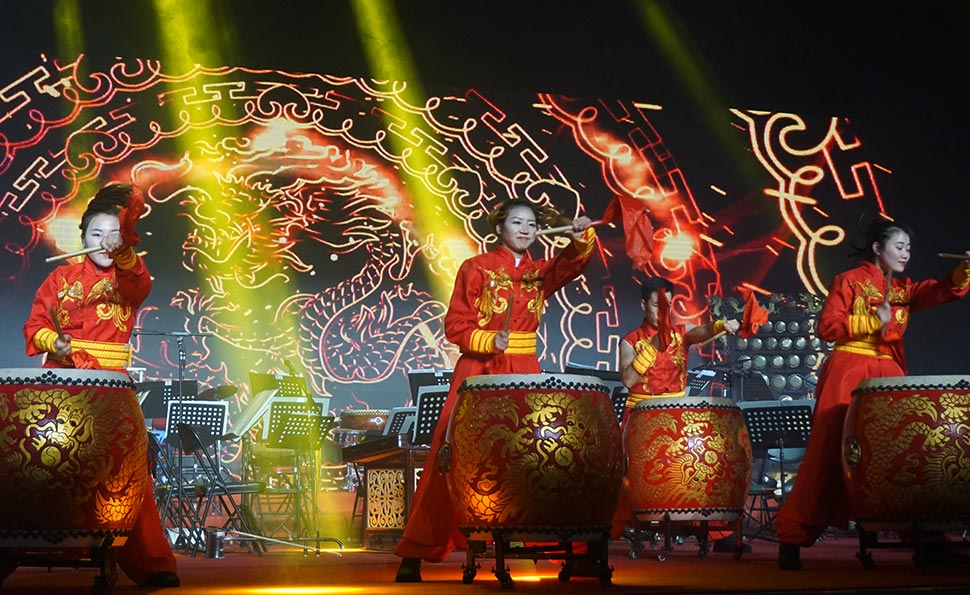 乡村振兴艺术团首场公益文艺演出--开场《鼓 阵》