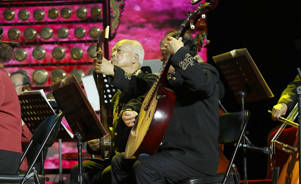 乡村振兴艺术团首场演出--民乐合奏《红花遍地开》