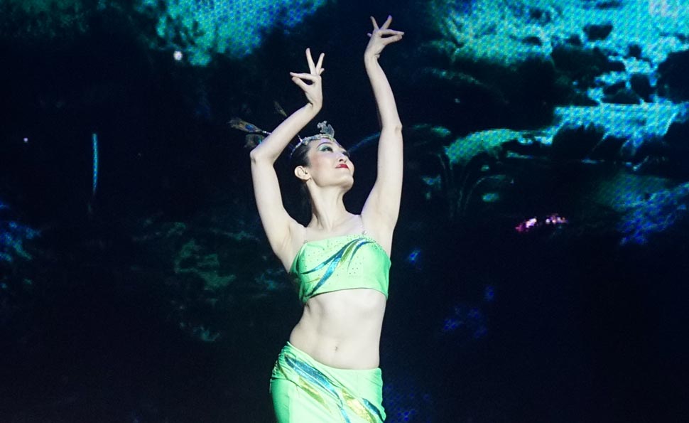 陈吟吟表演《孔雀舞》