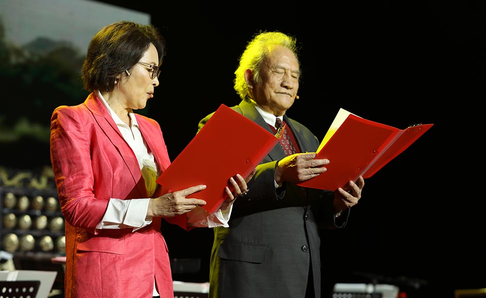 杨在葆和赵越同台朗诵《乡村振兴之歌》