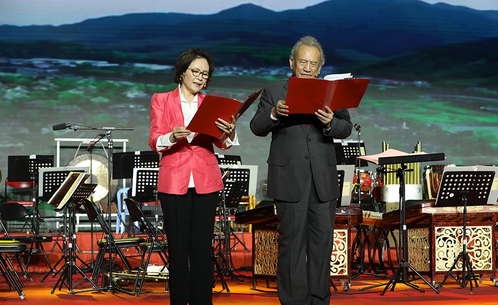 杨在葆和赵越同台朗诵《乡村振兴之歌》
