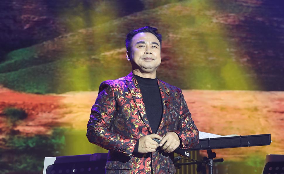 胡玉演唱《百姓英雄》