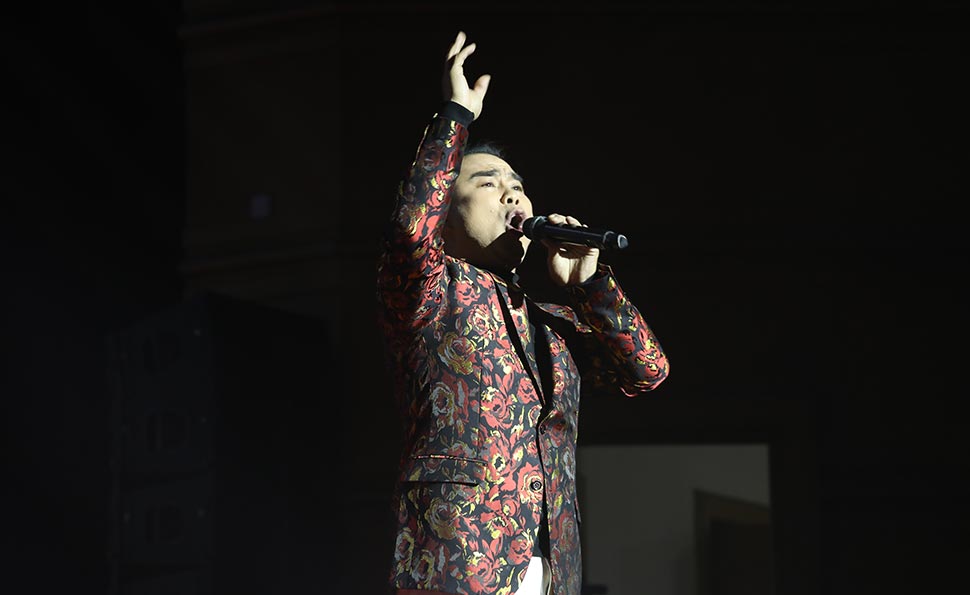 胡玉演唱《百姓英雄》