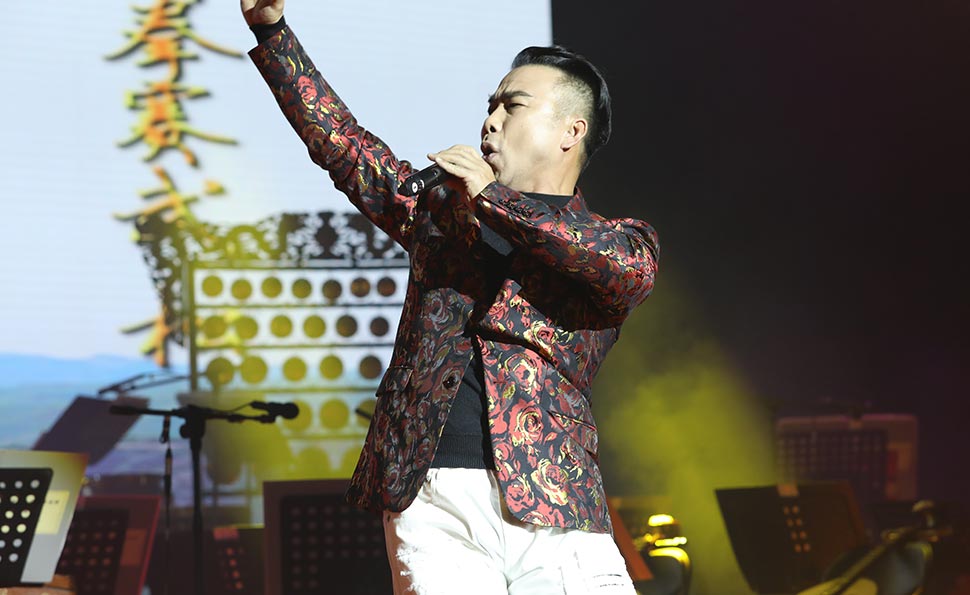 胡玉演唱《百姓英雄》