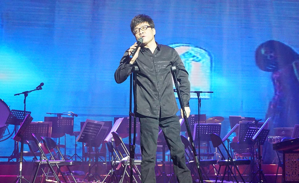 李琛演唱《窗外》