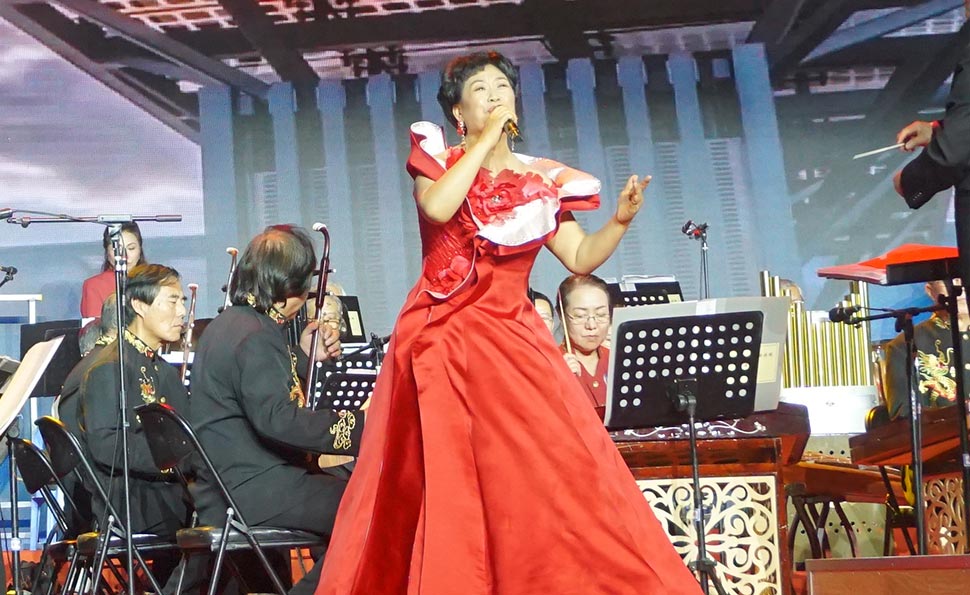 曹怡然演唱《我爱你中国》、《江山》